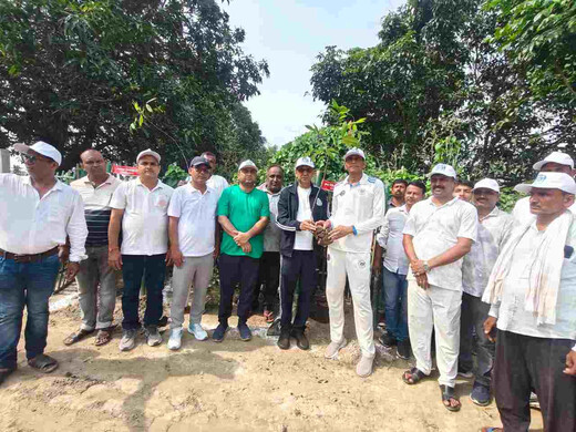 योग, स्वच्छता और गंगा संरक्षण का संदेश, बीएनएम कॉलेज घाट पर योगाभ्यास के साथ हुआ वृक्षारोपण